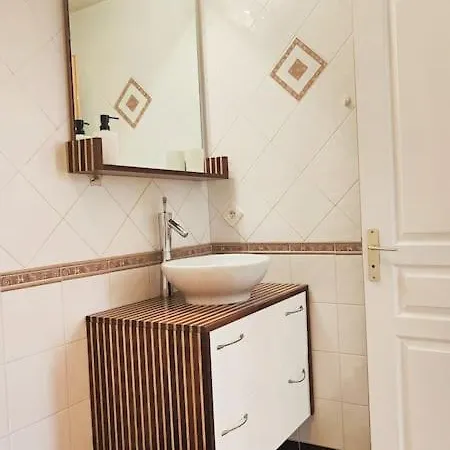 Studio L'ecrin Nimois Climatise Maison Carree Centre Appartamento Nîmes